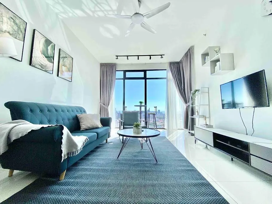 Beacon Executive Suites #Elegant #Skypool #Georgetown #4Pax #2Br 2Bath #1Queen 2Single #Quality Well Maintained #Private Superhost 0*, George Town