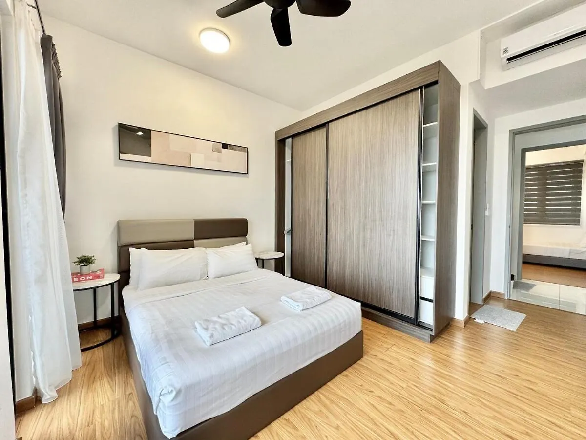 Beacon Executive Suites #Elegant #Skypool #Georgetown #4Pax #2Br 2Bath #1Queen 2Single #Quality Well Maintained #Private Superhost Malaysia